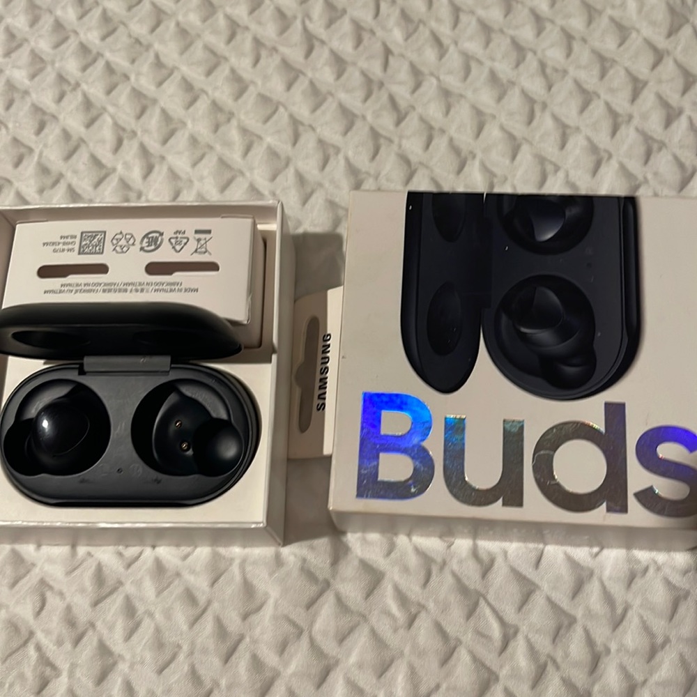 ‼️Samsung Case with Only One Airpod‼️